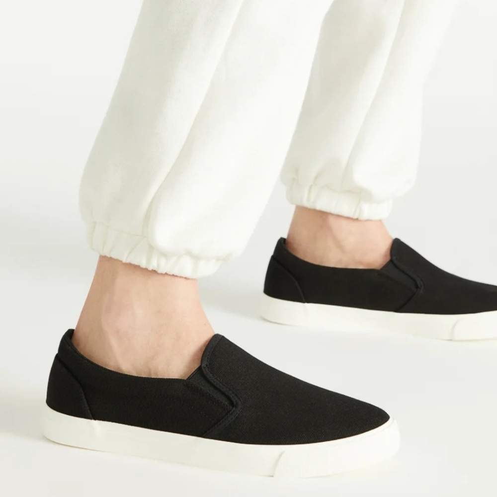 Shoe Dazzle Black Slip-On Sneakers